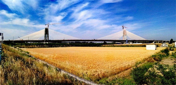 BIM技术在商登高速郑州境段跨南水北调总干渠特大矮塔斜拉桥中的应用